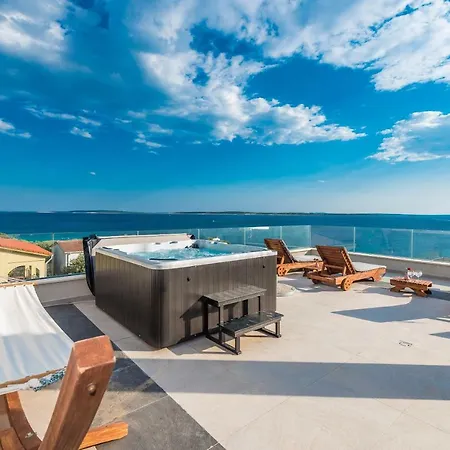 Luxury Penthouse Apartment *