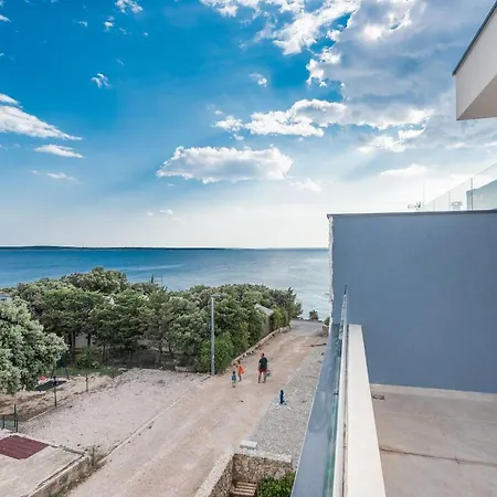 Luxury Penthouse شقة *