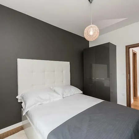 Luxury Penthouse アパート マンドレ